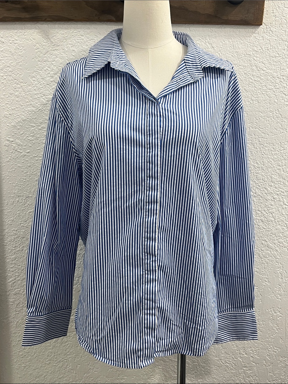Tuckernuck Blue Banker Stripe Boyfriend Button Down Shirt Size XL Minimalist Pre